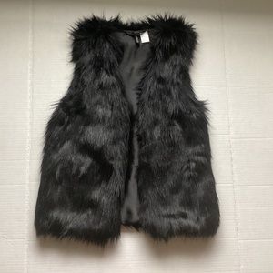 Divided H&M faux fur black vest size 4